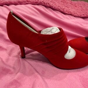 Impo, size 8 Scarlett Red Tegan Women's Heels